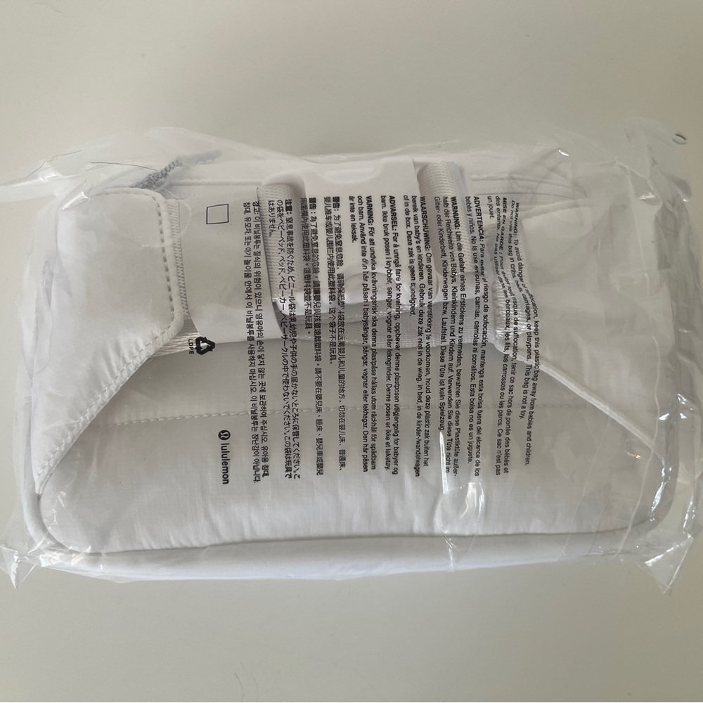 NEW⭐️LULULEMON Everywhere Belt Bag Large Wunder Puff 2L. Tote included. White. - Picture 7 of 9